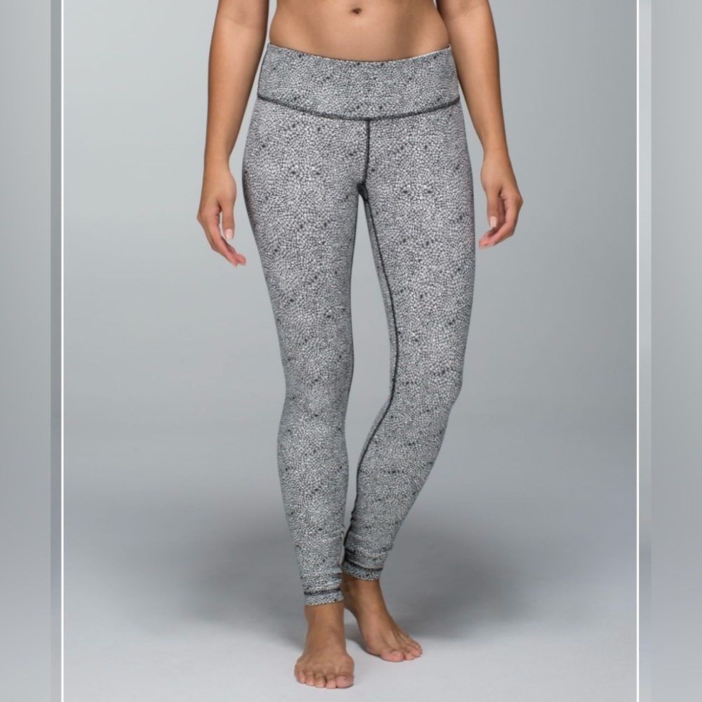 Lululemon 28” Wunder Under | Size 6 | Plush Petal Deep Coal Ghost